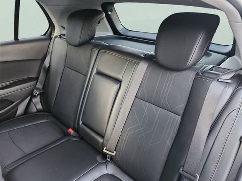 Used 2020 Chevrolet Trax LT w/ LT Convenience Package image 12