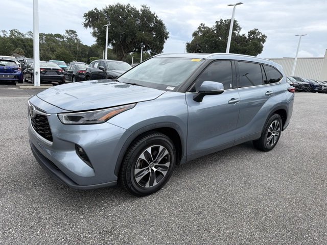 Used 2022 Toyota Highlander XLE FWD image 5