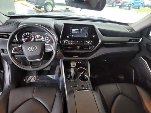 Used 2023 Toyota Highlander XLE FWD image 17