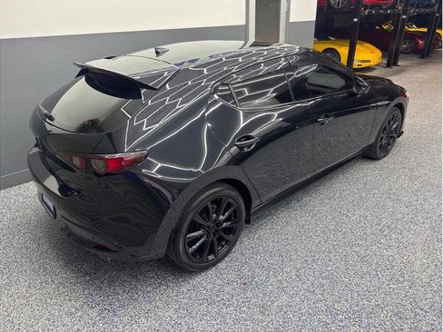 Used 2021 MAZDA MAZDA3 Hatchback w/Premium Plus Pkg image 11