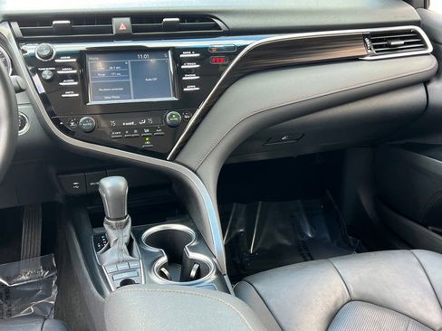 Used 2018 Toyota Camry XLE FWD image 24