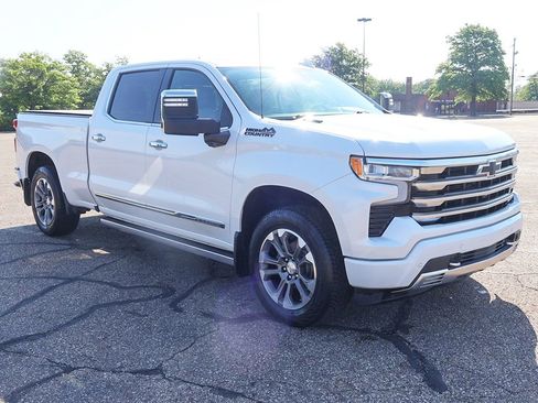 Used 2024 Chevrolet Silverado 1500 High Country w/ Max Trailering Package AWD/4WD image 2