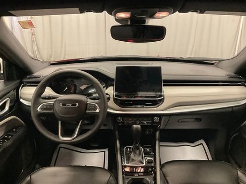 Used 2025 Jeep Compass Limited image 47