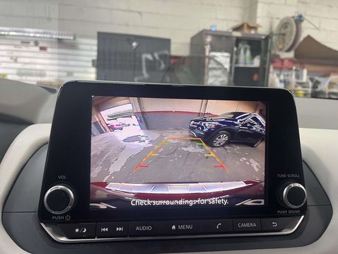 Used 2025 Nissan Rogue SV w/ SV Premium Package AWD/4WD image 19