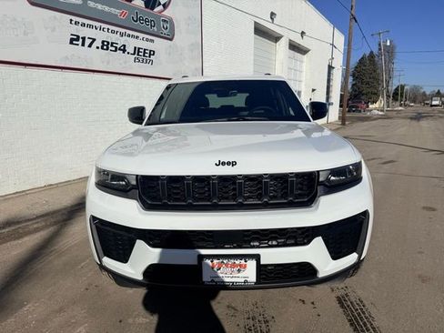 New 2026 Jeep Grand Cherokee Laredo image 2