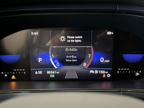 Used 2024 Volkswagen Taos SE w/ Panoramic Sunroof Package FWD image 16