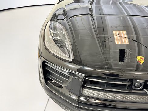 Certified 2025 Porsche Macan image 27