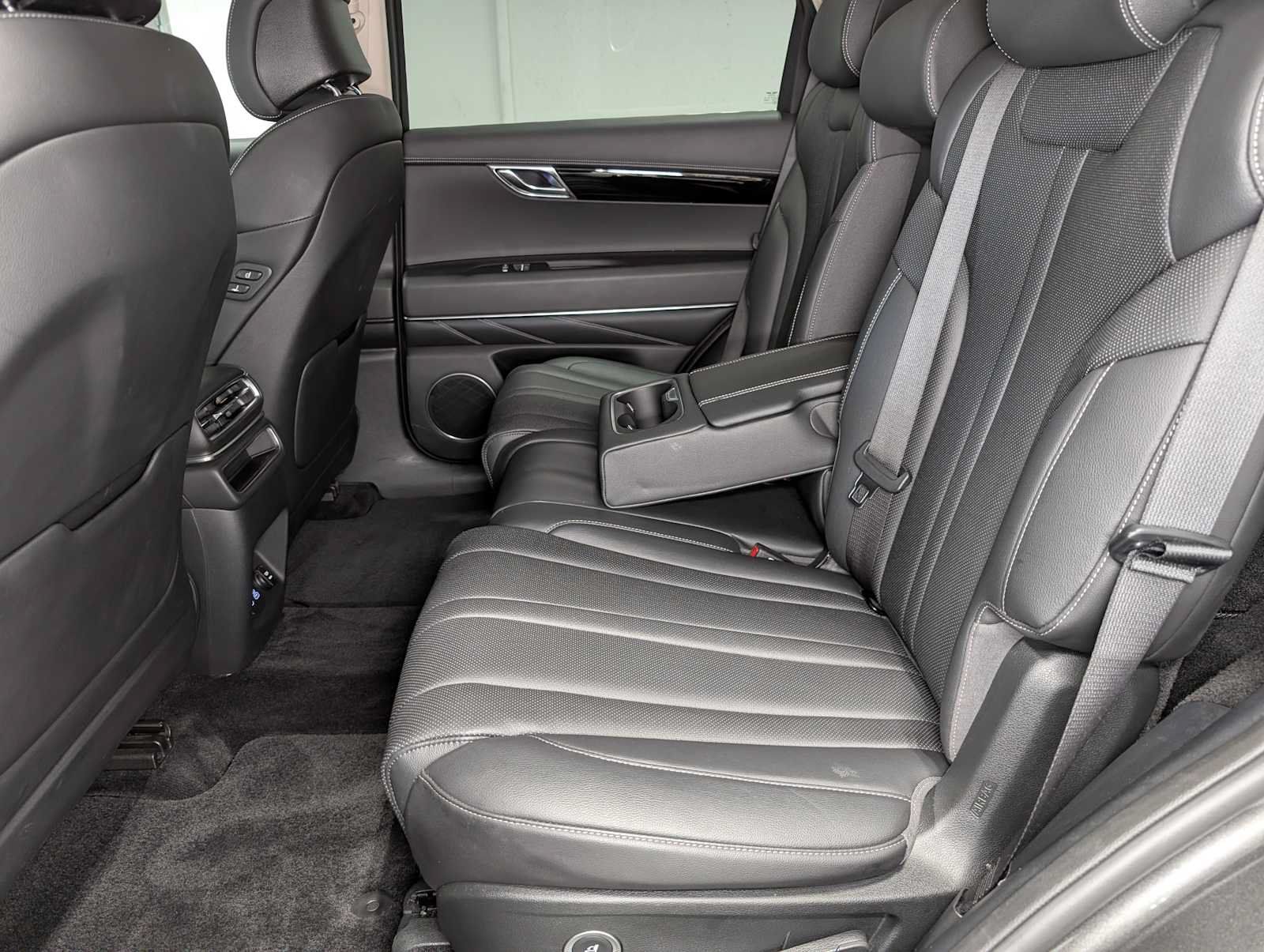 Used 2025 Genesis GV80 2.5T Standard AWD/4WD image 22