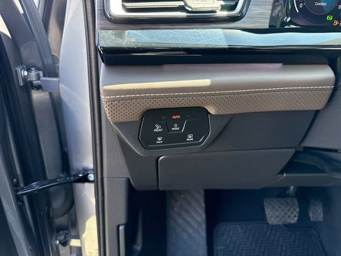 Used 2024 Volkswagen Atlas SEL AWD/4WD image 13