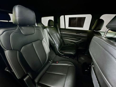 Used 2025 Jeep Grand Cherokee L Limited w/ Black Appearance Package image 11