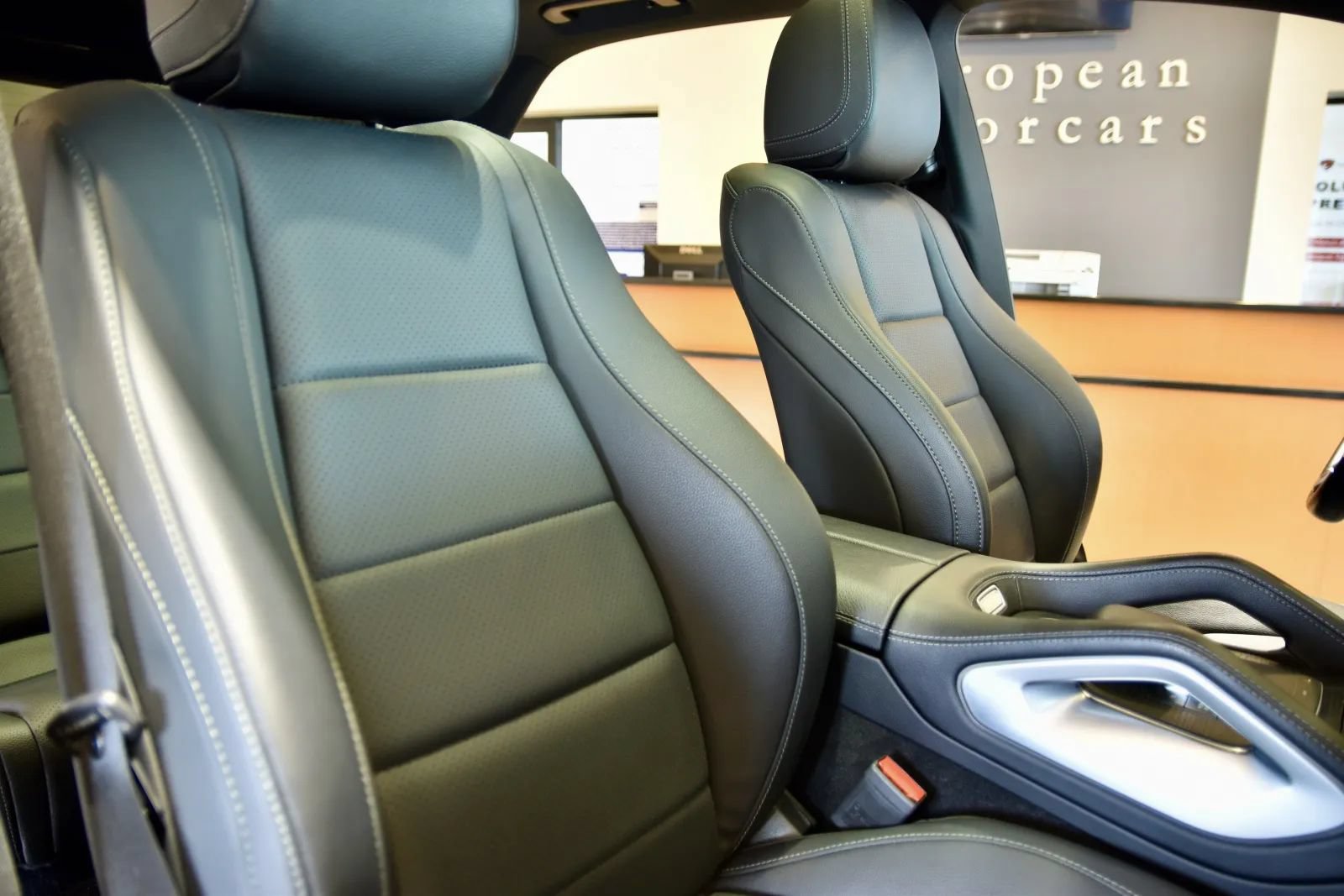Used 2023 Mercedes-Benz GLE 350 4MATIC w/ Premium Package image 27