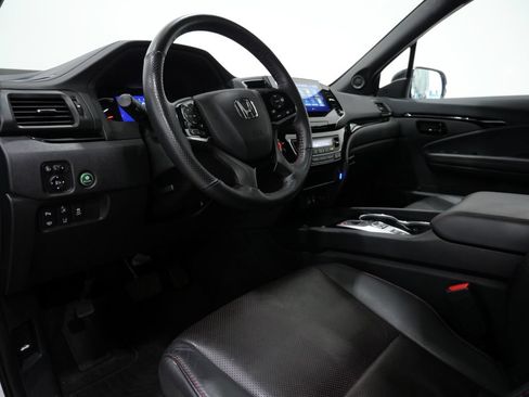 Used 2025 Honda Passport Black Edition image 12
