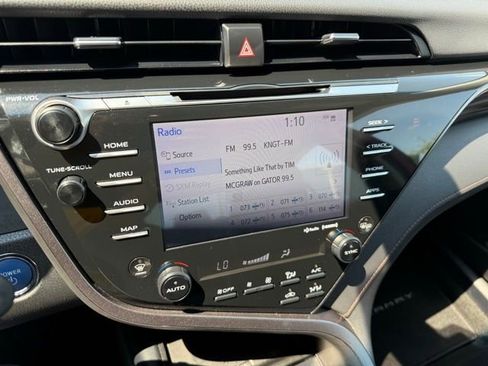 Used 2020 Toyota Camry XLE image 23