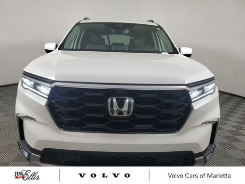 Used 2025 Honda Pilot Elite image 2