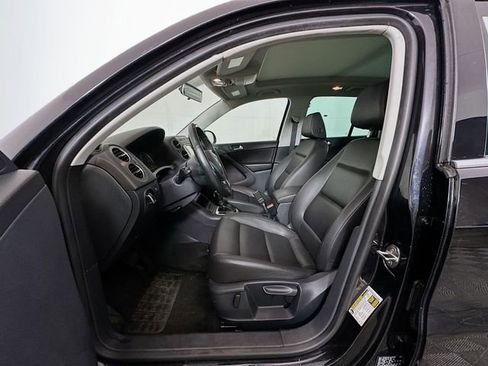 Used 2013 Volkswagen Tiguan SE image 18