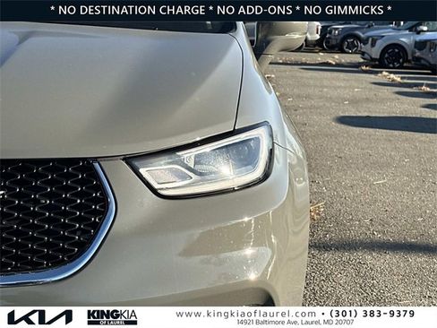 Used 2022 Chrysler Pacifica Touring-L image 28