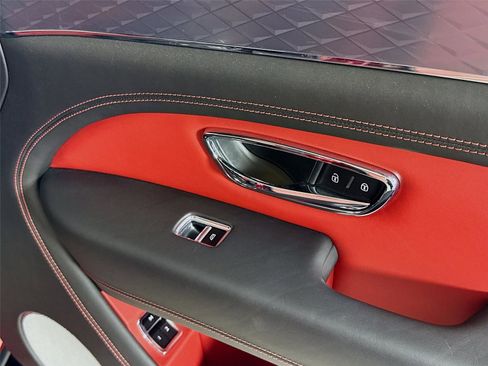 Used 2022 Bentley Bentayga image 36