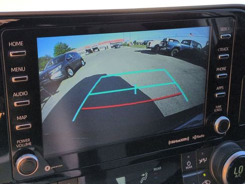Used 2021 Toyota Highlander LE FWD image 23