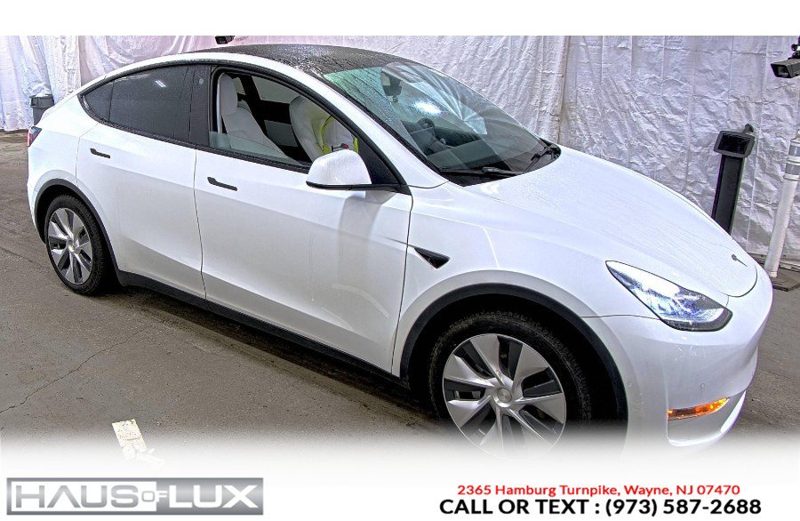 Used 2022 Tesla Model Y Long Range AWD/4WD image 1