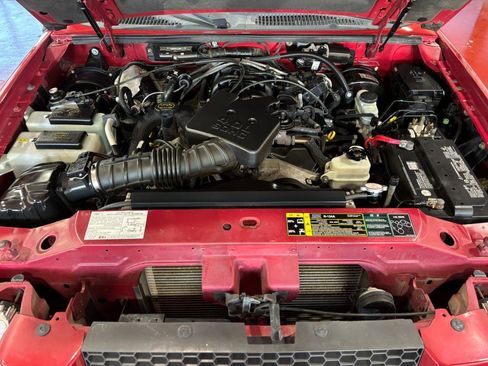 Used 2005 Ford Explorer Sport Trac XLT image 32