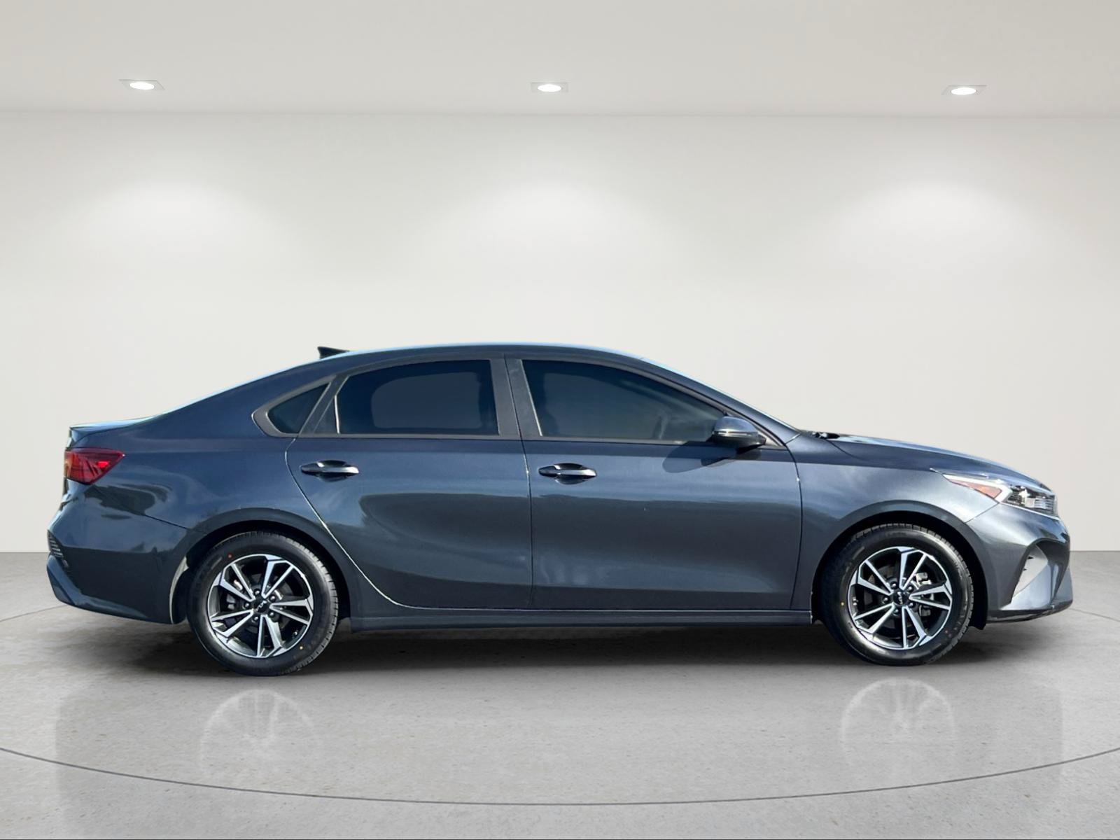 Used 2023 Kia Forte LXS w/ LXS Technology Package FWD image 6