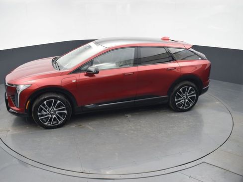 Certified 2025 Cadillac Optiq Sport 2 w/ LPO, Floor Liner Package image 46