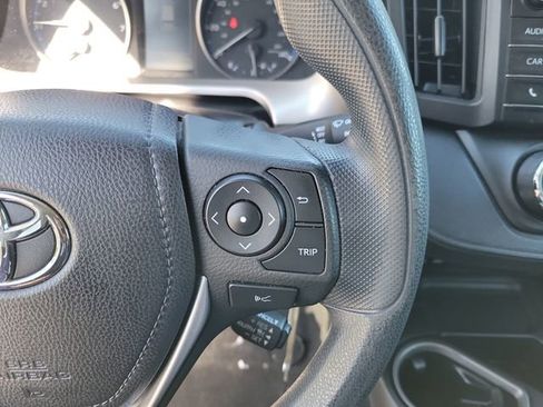 Used 2018 Toyota RAV4 LE image 15