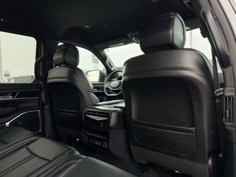 Used 2024 Jeep Wagoneer L Series II w/ Flexible Seating Group image 19