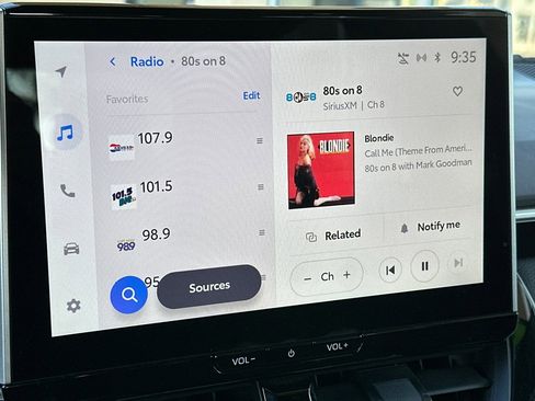 Used 2025 Toyota Corolla SE image 17