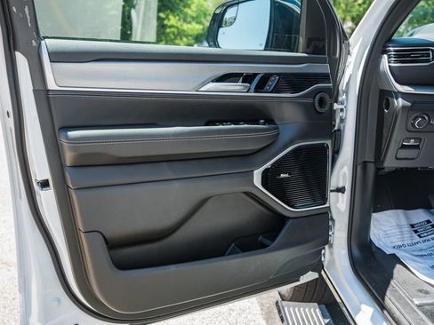 New 2026 Jeep Grand Wagoneer Limited AWD/4WD image 36