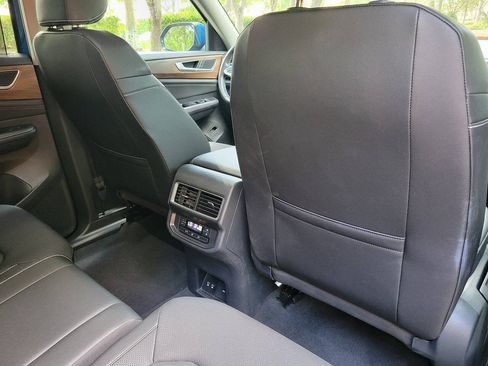 Used 2026 Volkswagen Atlas SE FWD image 12