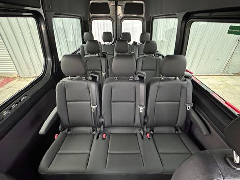 Used 2023 Mercedes-Benz Sprinter 2500 image 40