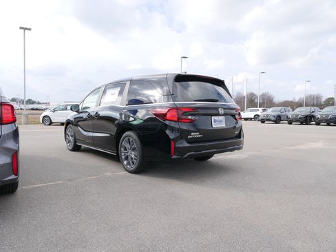 New 2026 Honda Odyssey Touring image 5