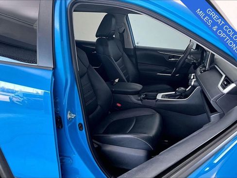 Used 2021 Toyota RAV4 XLE Premium w/ Carpet Mat Package (TMS) image 11