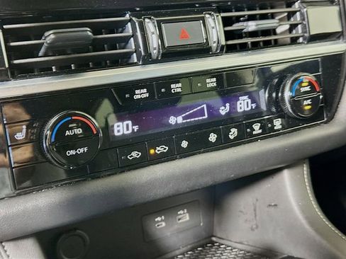 Used 2025 Nissan Pathfinder SV image 17