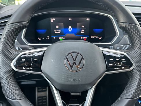 Certified 2022 Volkswagen Tiguan SE R-Line image 24