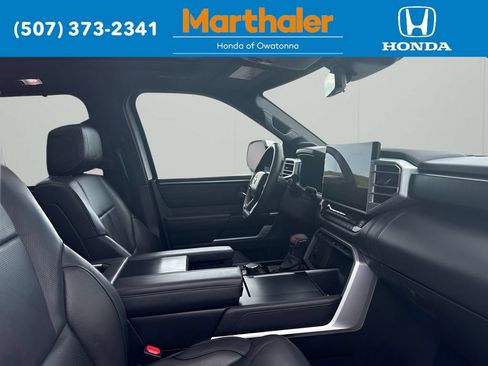 Used 2025 Toyota Sequoia Platinum AWD/4WD image 21