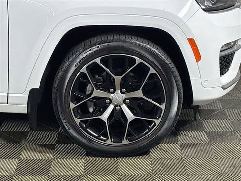 Certified 2025 Jeep Grand Cherokee Summit AWD/4WD image 25