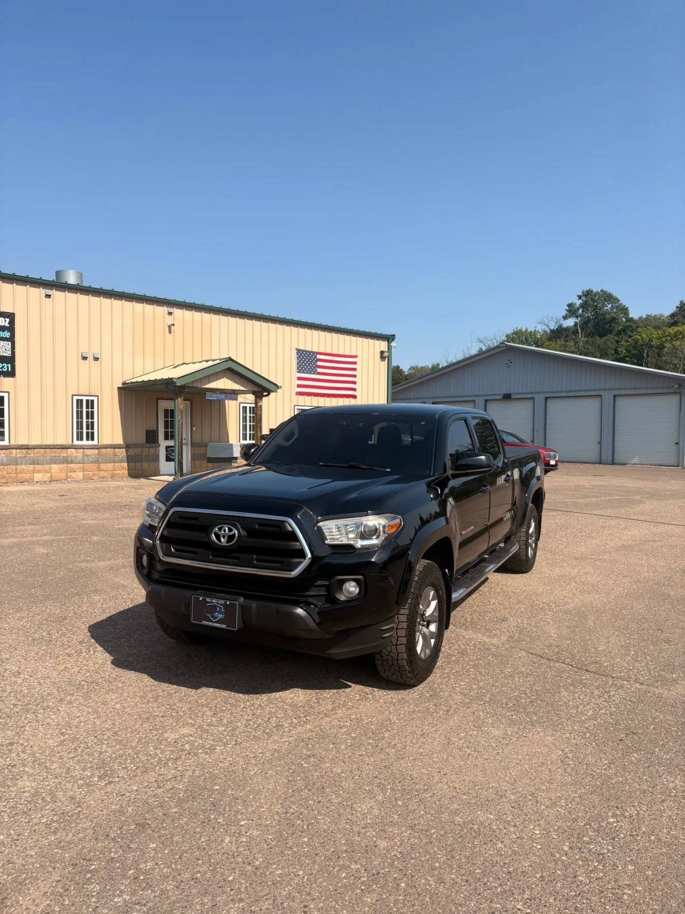 Used 2017 Toyota Tacoma SR5 w/ Tow Package AWD/4WD image 1