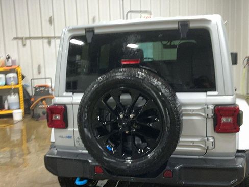 Used 2022 Jeep Wrangler Unlimited Sahara w/ Cold Weather Group image 5