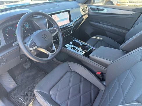 New 2025 Volkswagen Atlas Cross Sport SE image 11
