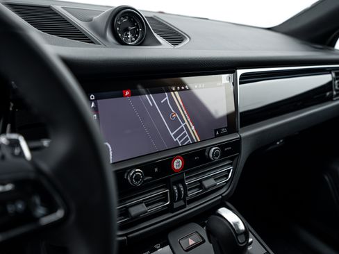 Certified 2026 Porsche Macan AWD/4WD image 14