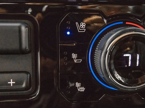 Used 2024 Chevrolet Silverado 1500 ZR2 w/ Technology Package image 23