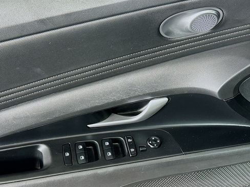 Used 2025 Hyundai Elantra Limited image 15