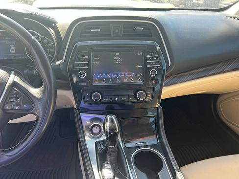 Used 2017 Nissan Maxima Platinum image 7