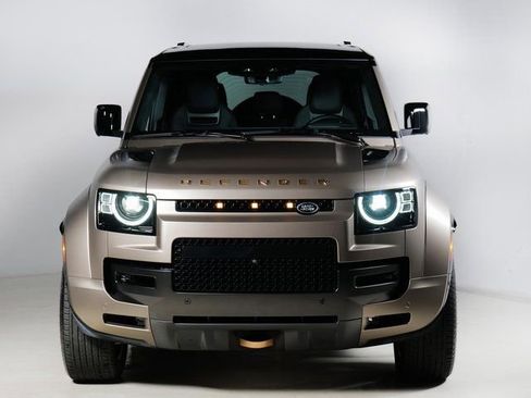 Used 2025 Land Rover Defender 110 AWD/4WD image 8