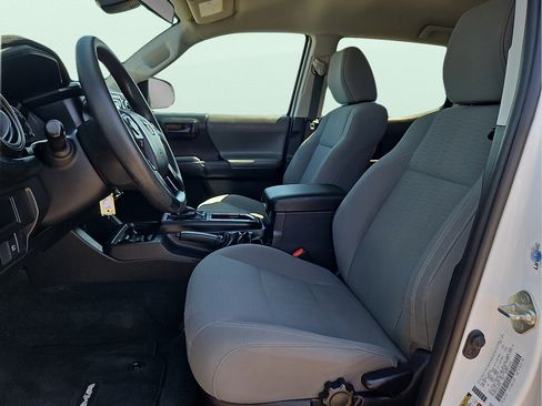 Used 2019 Toyota Tacoma SR AWD/4WD image 13