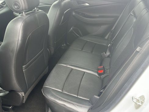 Used 2022 Buick Encore GX Essence w/ Experience Buick Package image 7