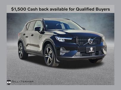 New 2026 Volvo XC40 B5 Core w/ Climate Package