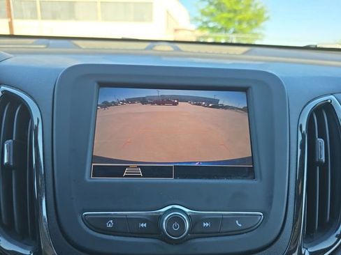 Used 2022 Chevrolet Equinox RS FWD image 9